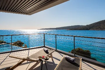 Beachfront Villa with Infinity Pool, Rogoznica