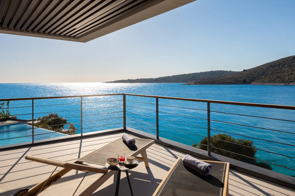 Beachfront Villa with Infinity Pool, Rogoznica
