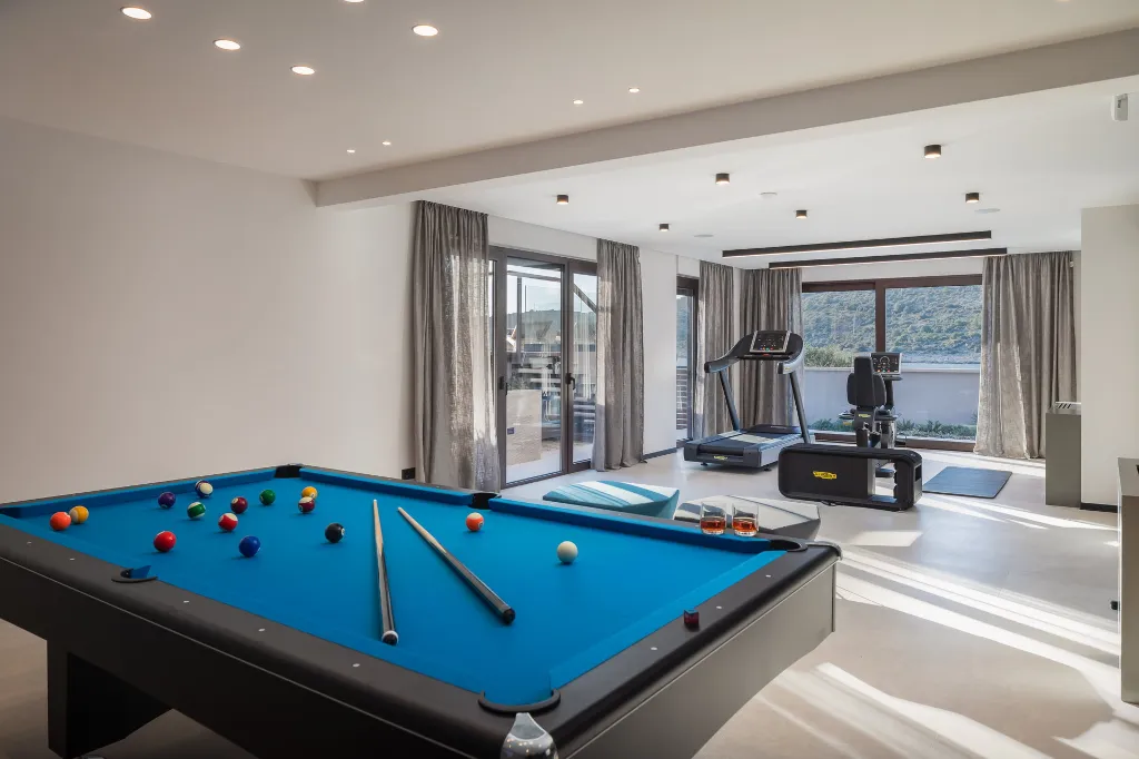 Beachfront Villa with Infinity Pool, Rogoznica