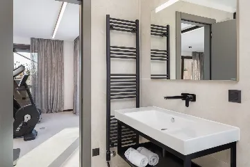 Beachfront Villa with Infinity Pool, Rogoznica