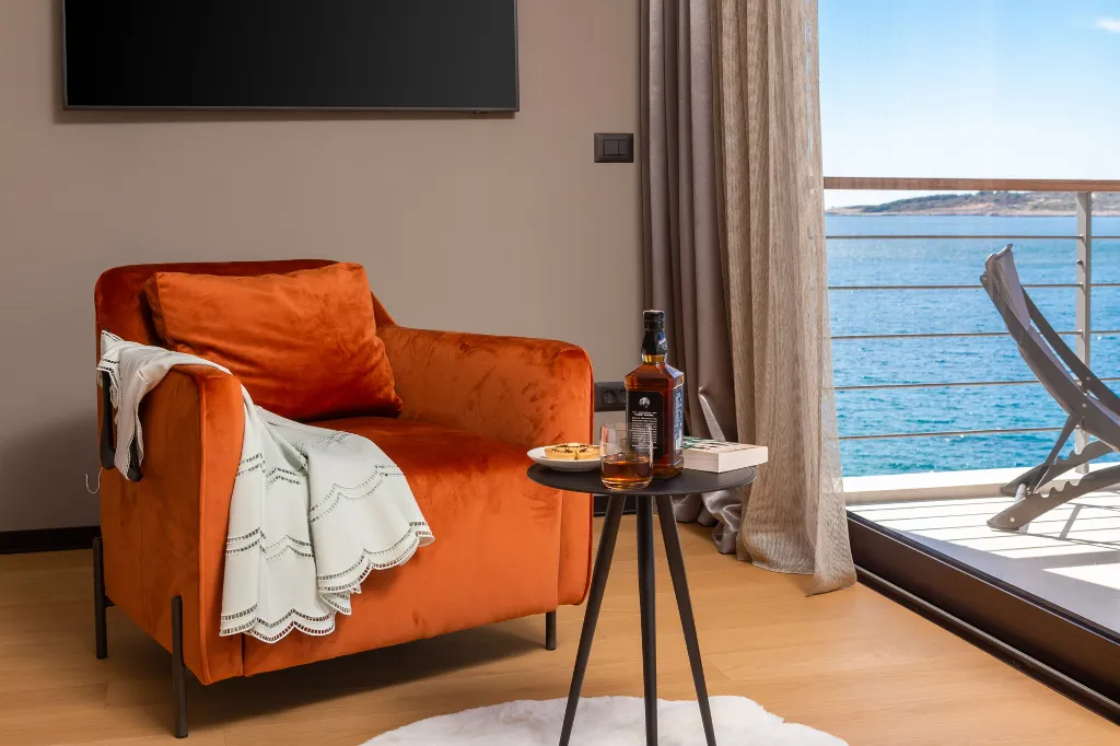Beachfront Villa with Infinity Pool, Rogoznica
