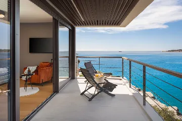 Beachfront Villa with Infinity Pool, Rogoznica