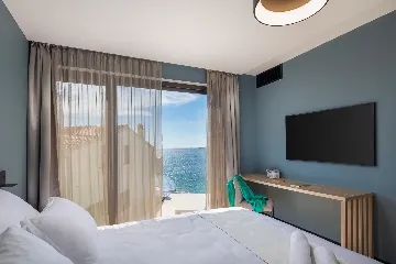 Beachfront Villa with Infinity Pool, Rogoznica