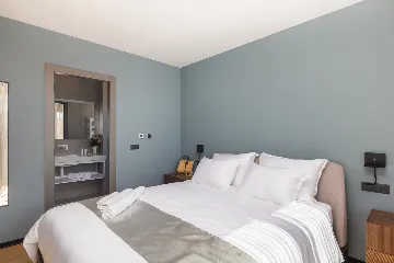 Beachfront Villa with Infinity Pool, Rogoznica