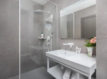 Beachfront Villa with Infinity Pool, Rogoznica