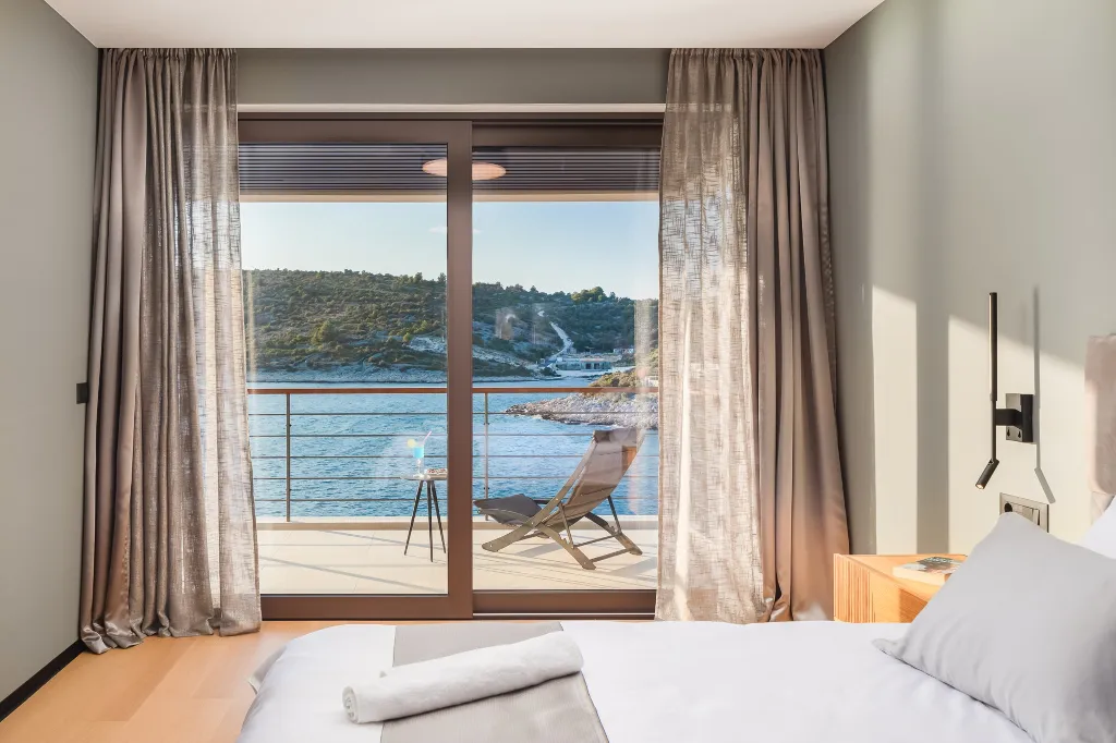 Beachfront Villa with Infinity Pool, Rogoznica