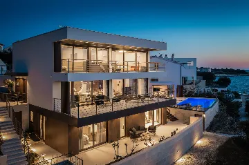 Beachfront Villa with Infinity Pool, Rogoznica