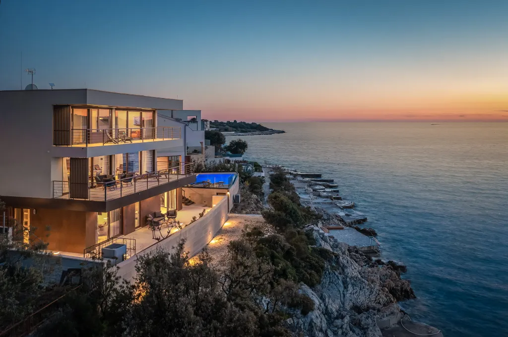 Beachfront Villa with Infinity Pool, Rogoznica