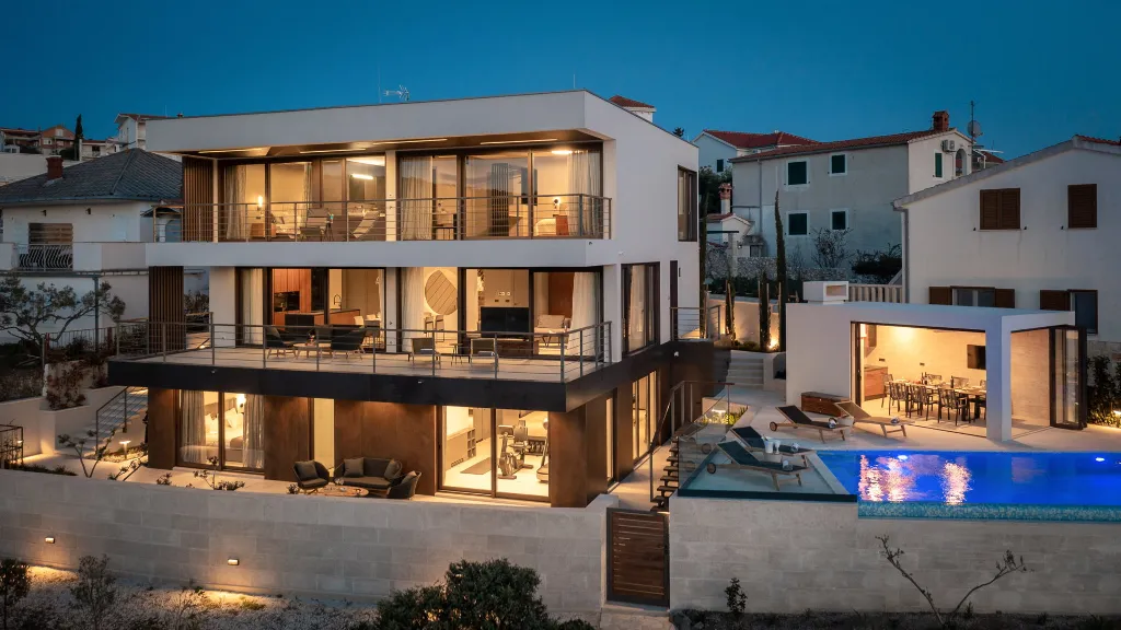 Beachfront Villa with Infinity Pool, Rogoznica