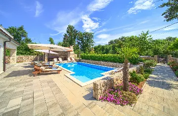 Spacious Family Villa with Heated Pool in Kras
