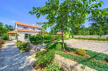 Spacious Family Villa with Heated Pool in Kras