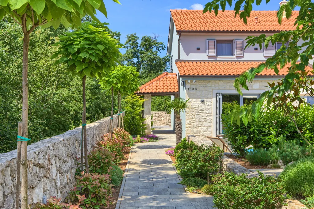 Spacious Family Villa with Heated Pool in Kras