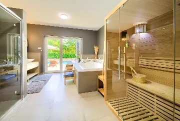 Spacious Family Villa with Heated Pool in Kras