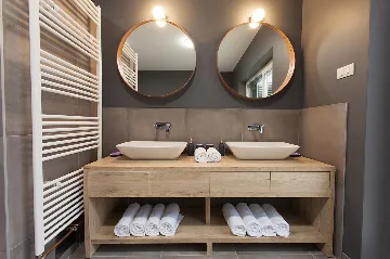 Spacious Family Villa with Heated Pool in Kras