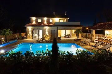 Spacious Family Villa with Heated Pool in Kras