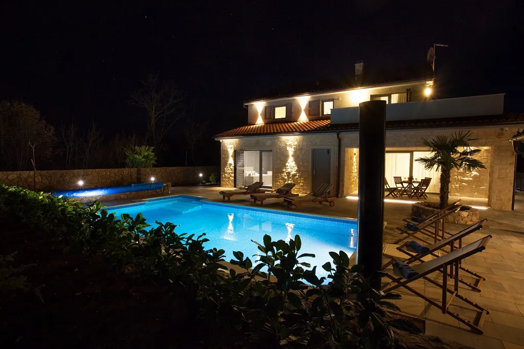 Spacious Family Villa with Heated Pool in Kras