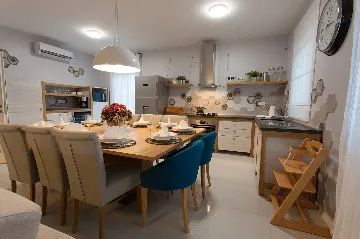 Spacious Family Villa with Heated Pool in Kras