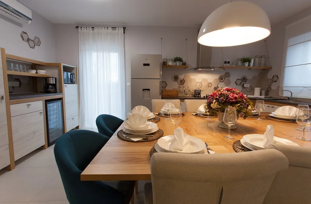 Spacious Family Villa with Heated Pool in Kras