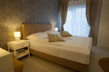 Spacious Family Villa with Heated Pool in Kras