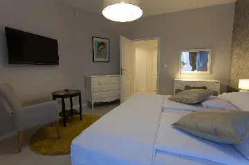 Spacious Family Villa with Heated Pool in Kras