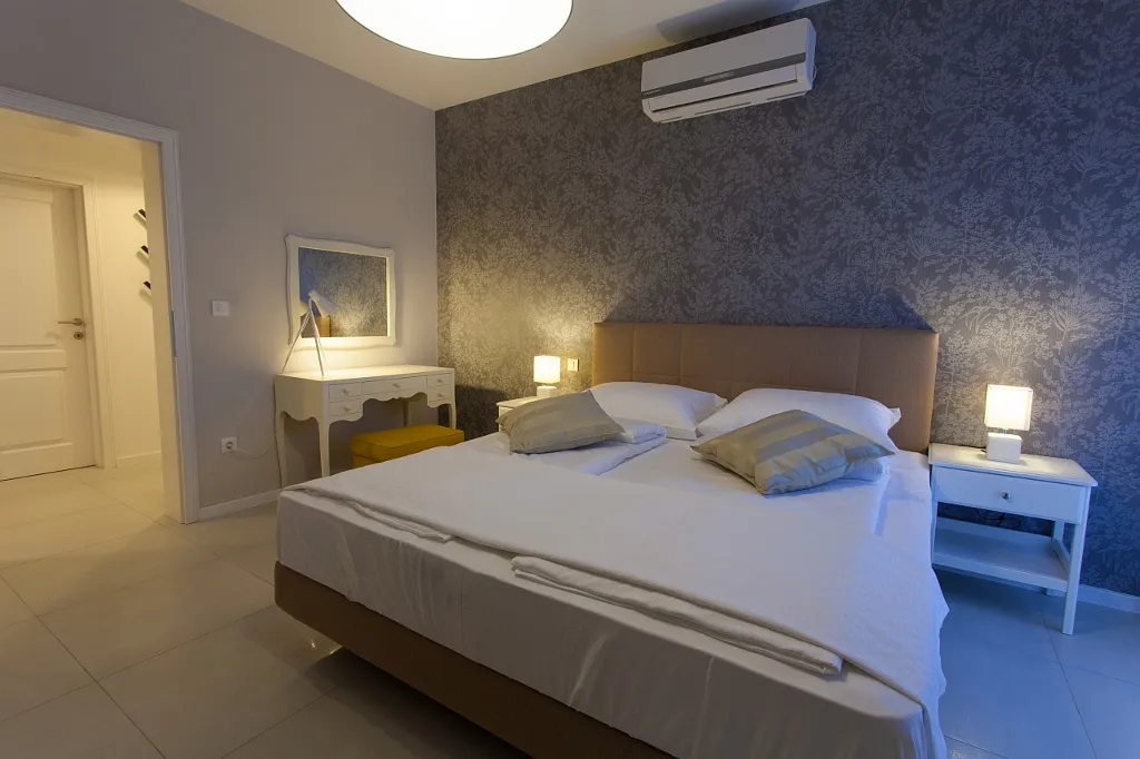 Spacious Family Villa with Heated Pool in Kras
