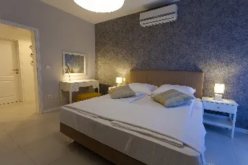 Spacious Family Villa with Heated Pool in Kras