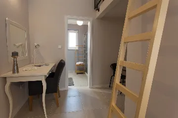 Spacious Family Villa with Heated Pool in Kras