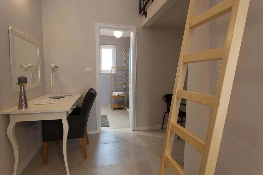 Spacious Family Villa with Heated Pool in Kras