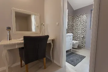 Spacious Family Villa with Heated Pool in Kras