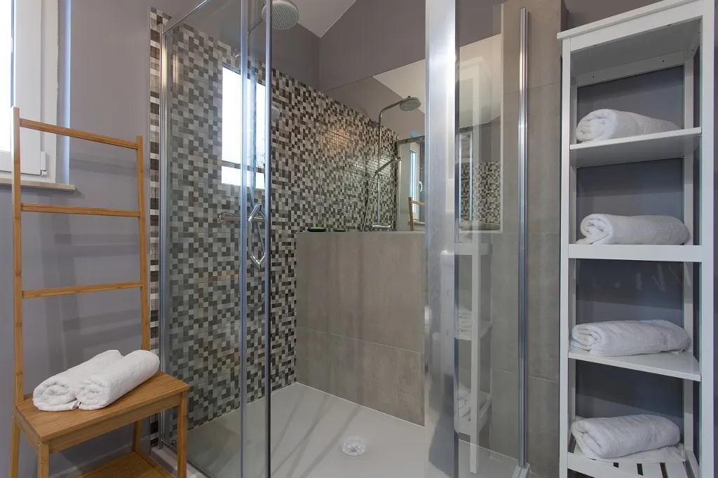 Spacious Family Villa with Heated Pool in Kras