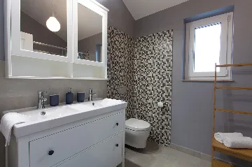 Spacious Family Villa with Heated Pool in Kras