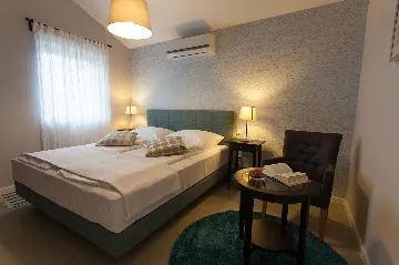 Spacious Family Villa with Heated Pool in Kras