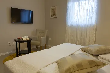 Spacious Family Villa with Heated Pool in Kras