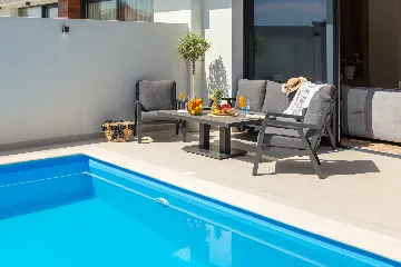 Contemporary Villa with Heated Pool in Kaštel Kambelovac