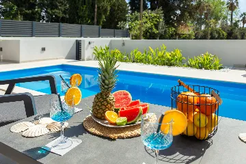 Contemporary Villa with Heated Pool in Kaštel Kambelovac