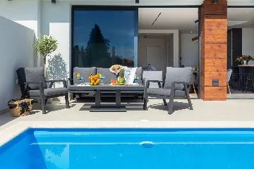 Contemporary Villa with Heated Pool in Kaštel Kambelovac