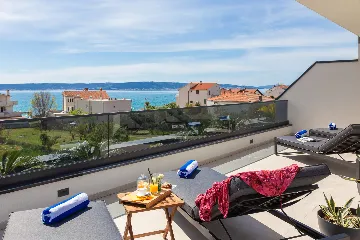 Contemporary Villa with Heated Pool in Kaštel Kambelovac