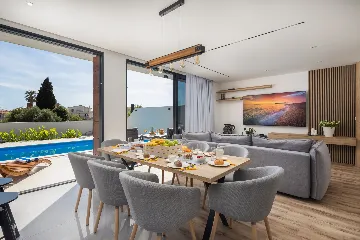 Contemporary Villa with Heated Pool in Kaštel Kambelovac