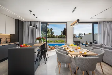 Contemporary Villa with Heated Pool in Kaštel Kambelovac