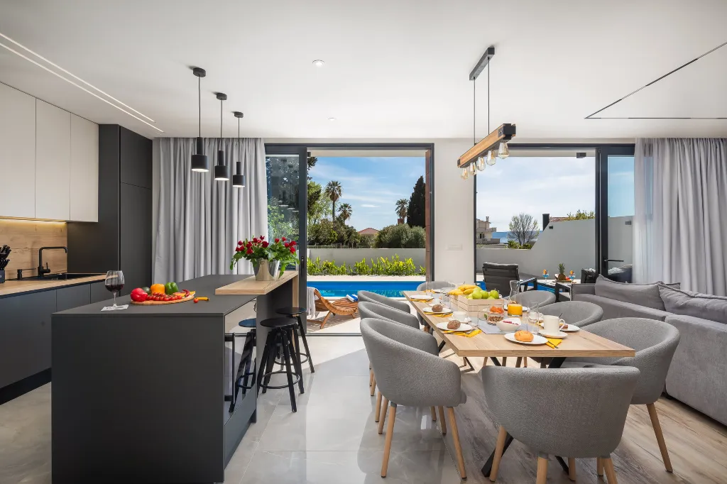 Contemporary Villa with Heated Pool in Kaštel Kambelovac