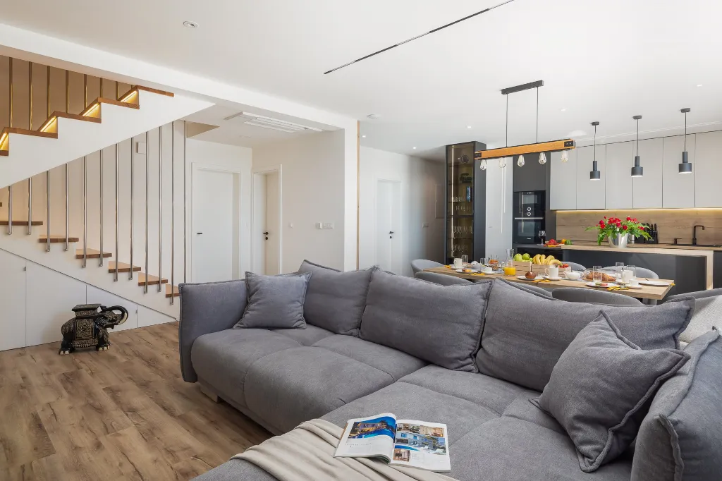 Contemporary Villa with Heated Pool in Kaštel Kambelovac