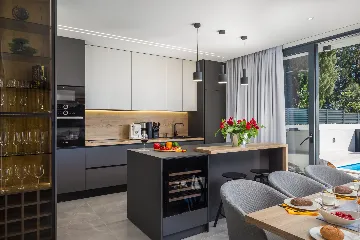 Contemporary Villa with Heated Pool in Kaštel Kambelovac