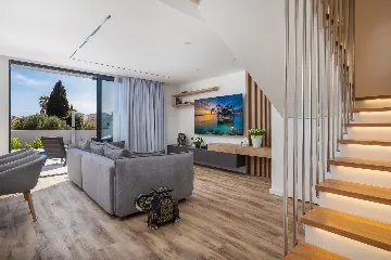 Contemporary Villa with Heated Pool in Kaštel Kambelovac