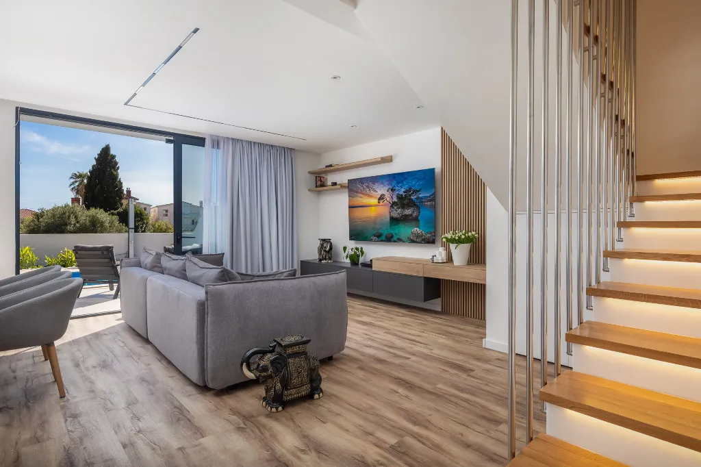 Contemporary Villa with Heated Pool in Kaštel Kambelovac