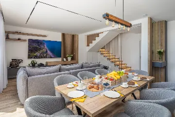 Contemporary Villa with Heated Pool in Kaštel Kambelovac