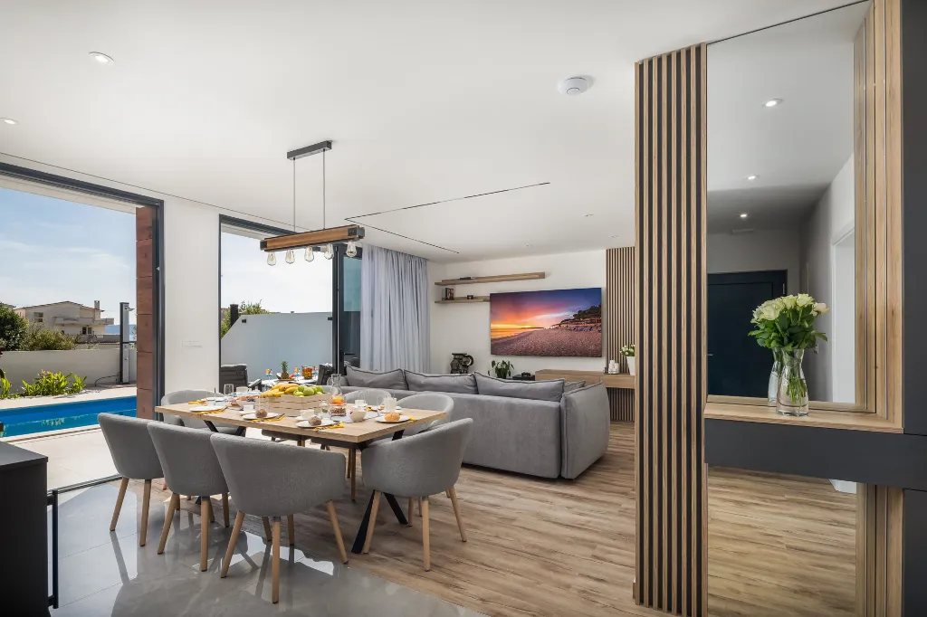 Contemporary Villa with Heated Pool in Kaštel Kambelovac