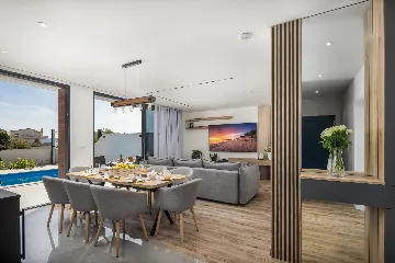 Contemporary Villa with Heated Pool in Kaštel Kambelovac