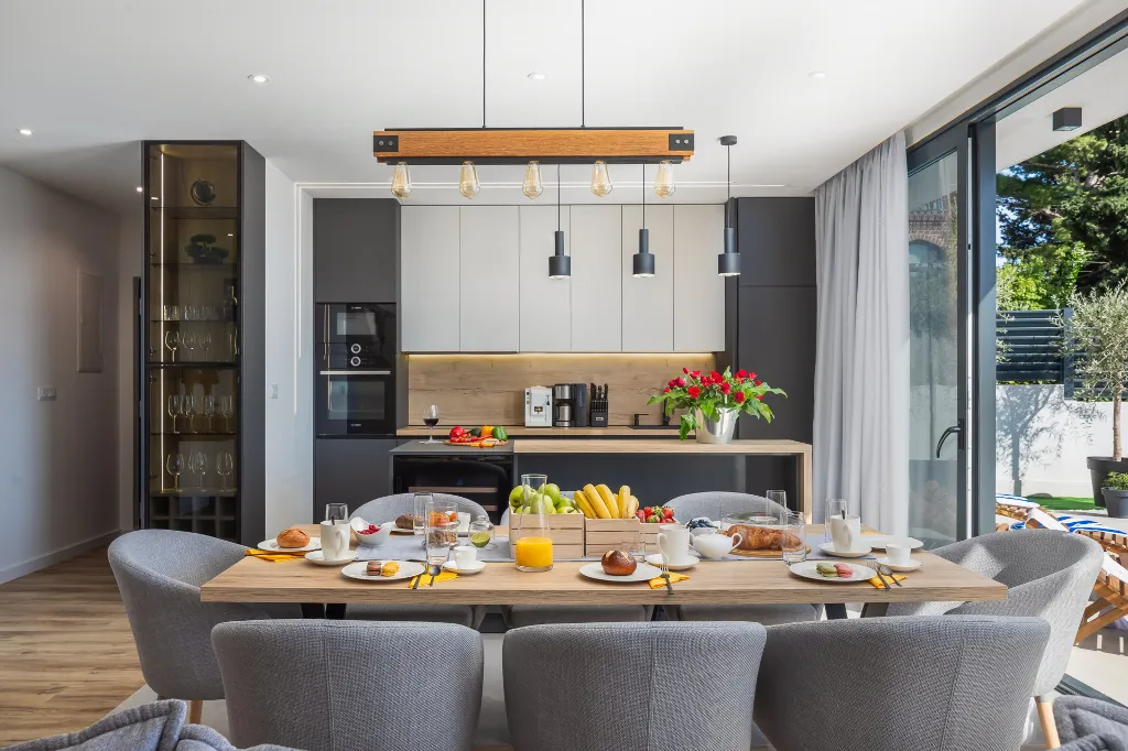Contemporary Villa with Heated Pool in Kaštel Kambelovac