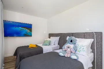 Contemporary Villa with Heated Pool in Kaštel Kambelovac