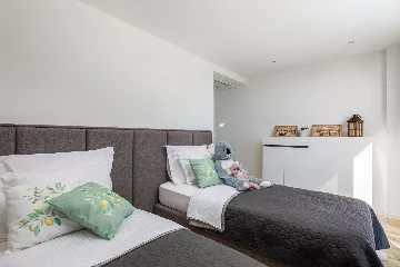 Contemporary Villa with Heated Pool in Kaštel Kambelovac